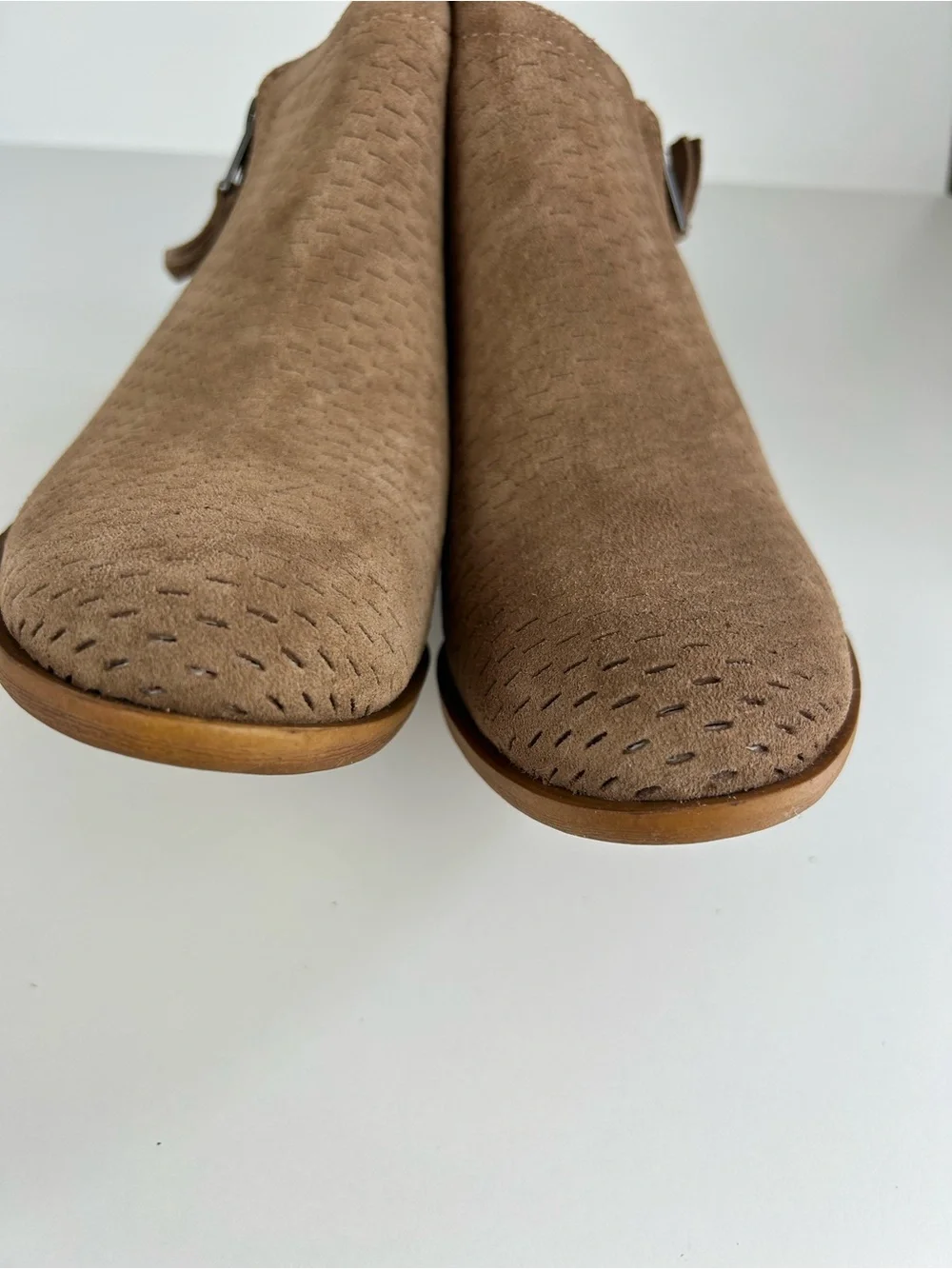LUCKY BRAND BRIELLEY PERFORATED LEATHER ANKLE BOOTIES 9.5
